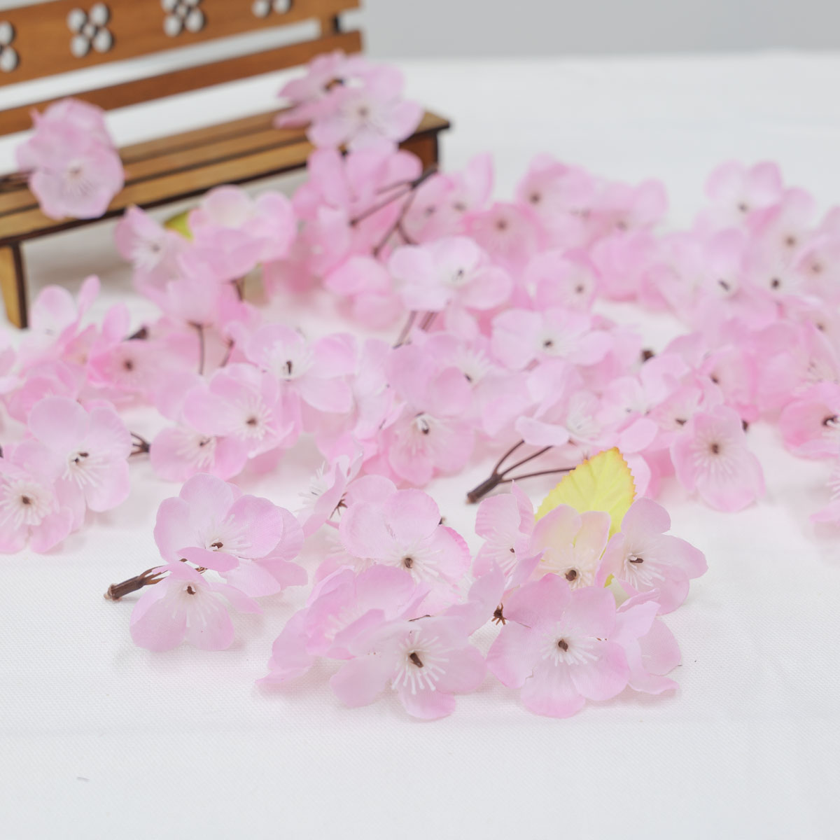 조화 봄 벚꽃잎 꽃송이 300개 1봉지, 실크플라워 조화꽃 실내장식 상품 다중이미지 썸네일