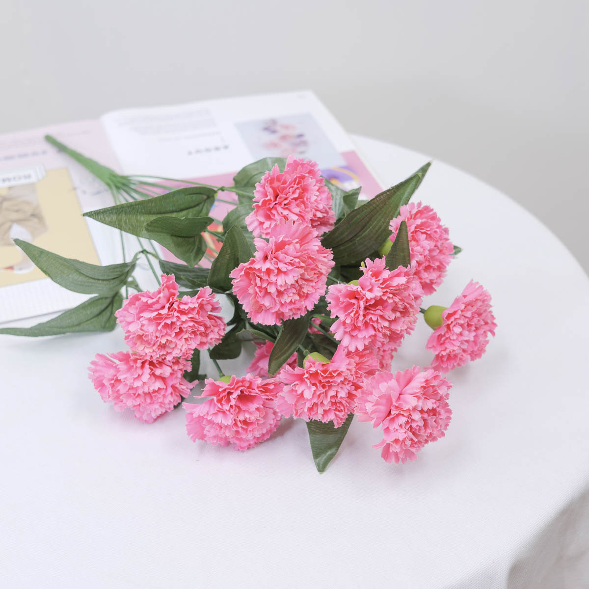 실크플라워 다이안 카네이션 조화꽃 부쉬 다크핑크 내려놓은사진