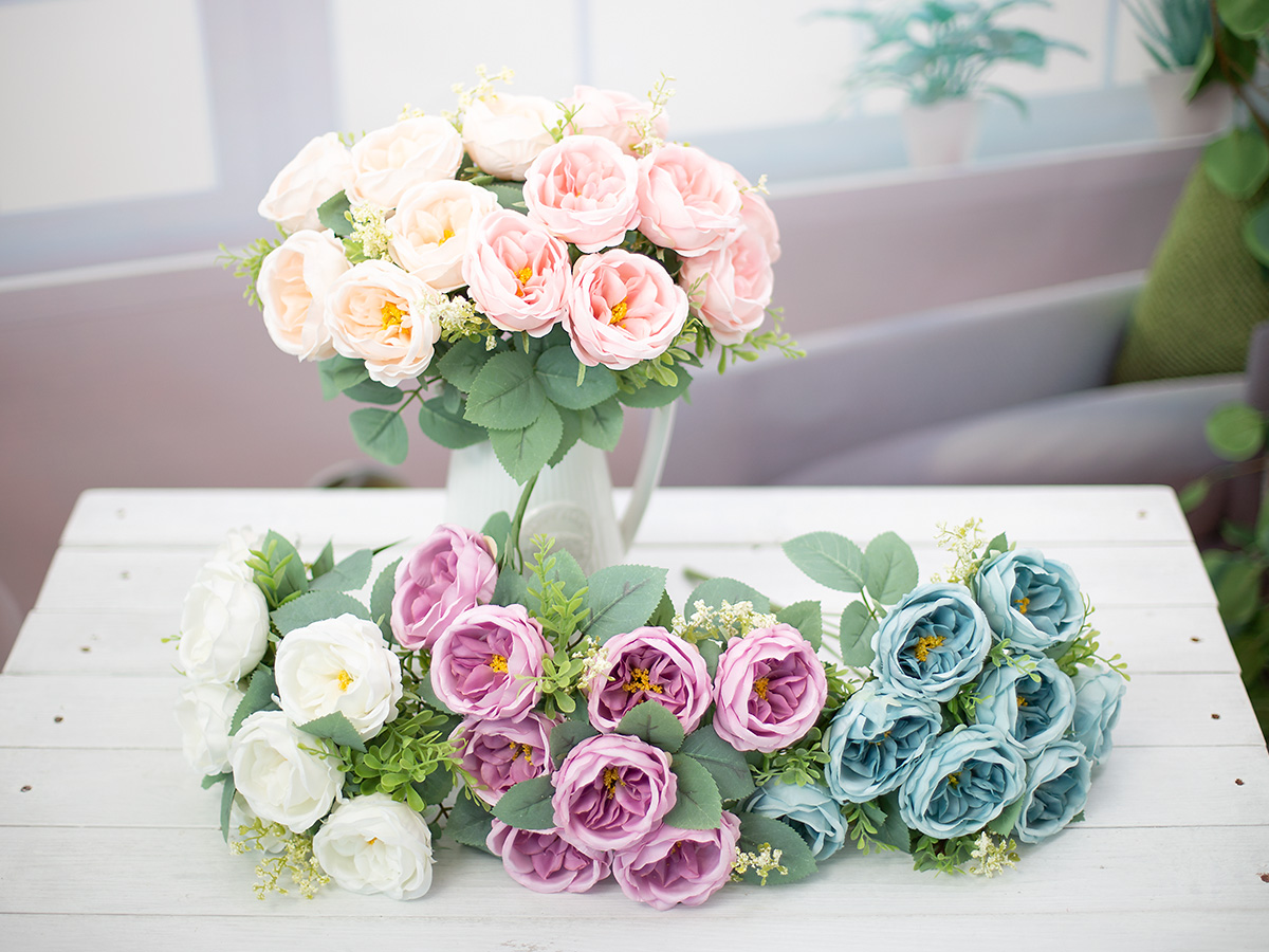 실크플라워 장미조화 잉글리쉬 줄리엣 로즈 조화꽃 부쉬 전체색상 테이블에놓은사진