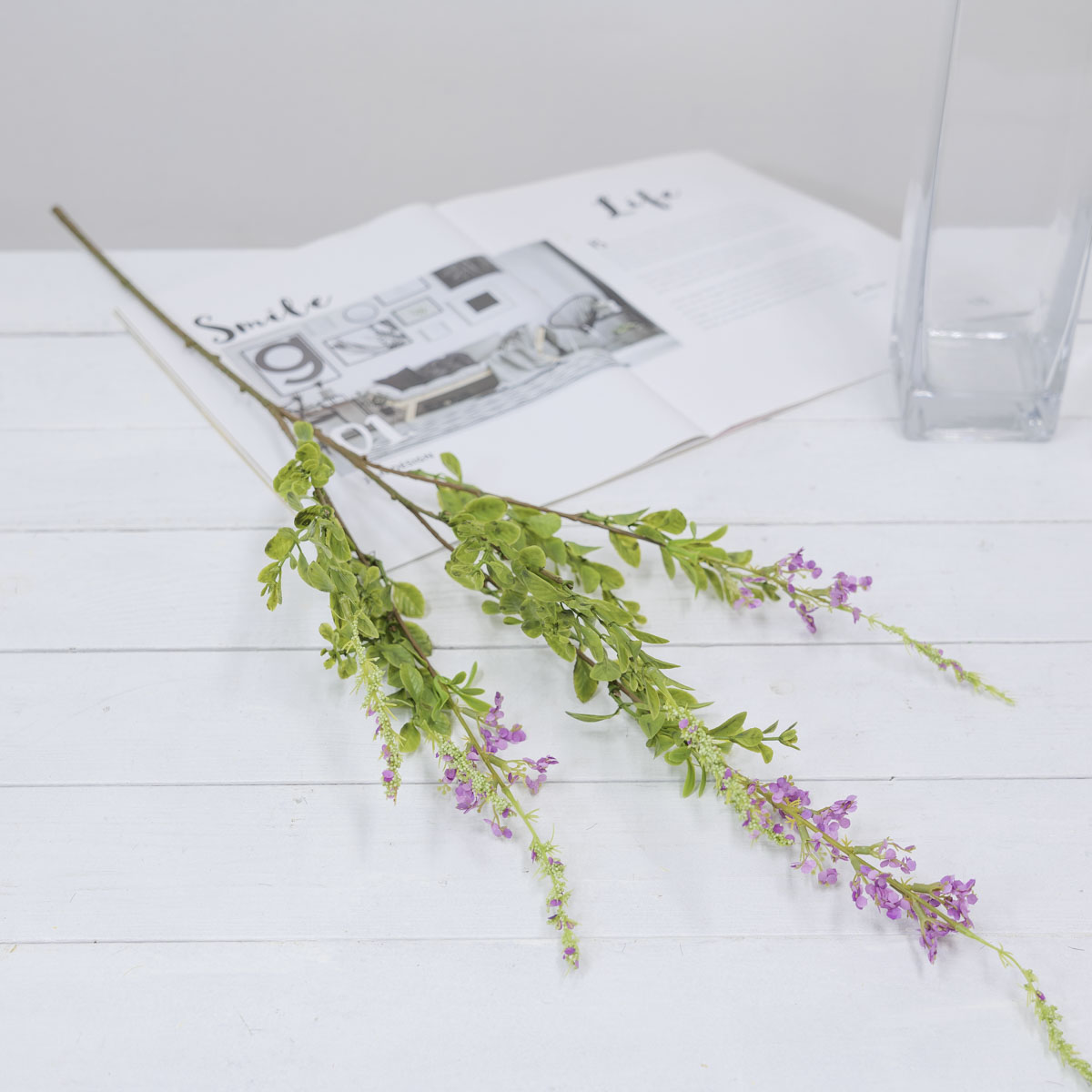 실크플라워 아스틸베 조화꽃 그린 가지 82cm 라벤다 테이블에놓은사진