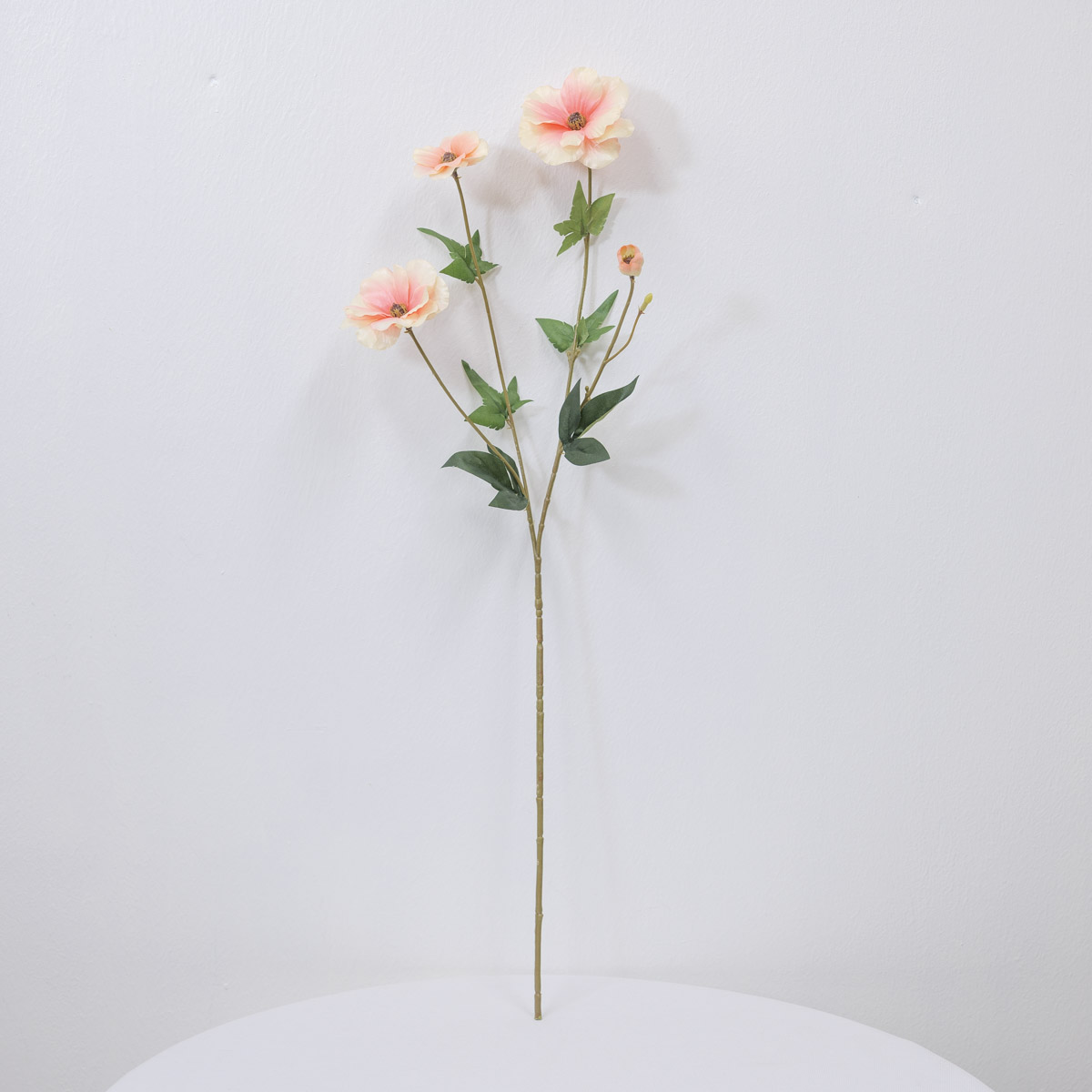 실크플라워 버터플라이 라넌큘러스 조화꽃 가지 65cm 세워놓은사진