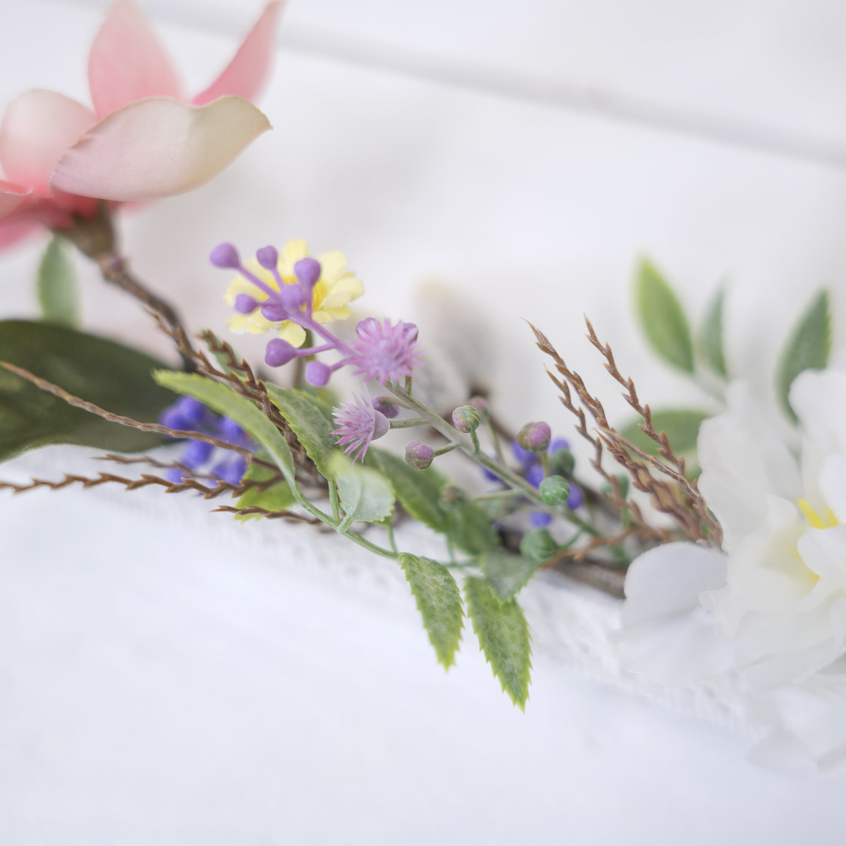 봉안당리스 코너형 목련꽃 필때면 잎사귀와 열매 트위그 디테일