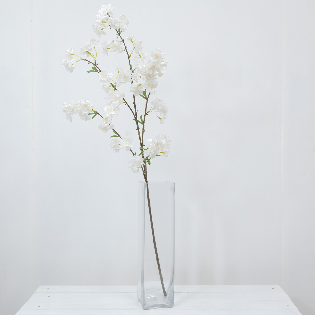실크플라워 리얼 벚꽃 브렌치 100cm 크림 화병에 꽂아놓은 사진