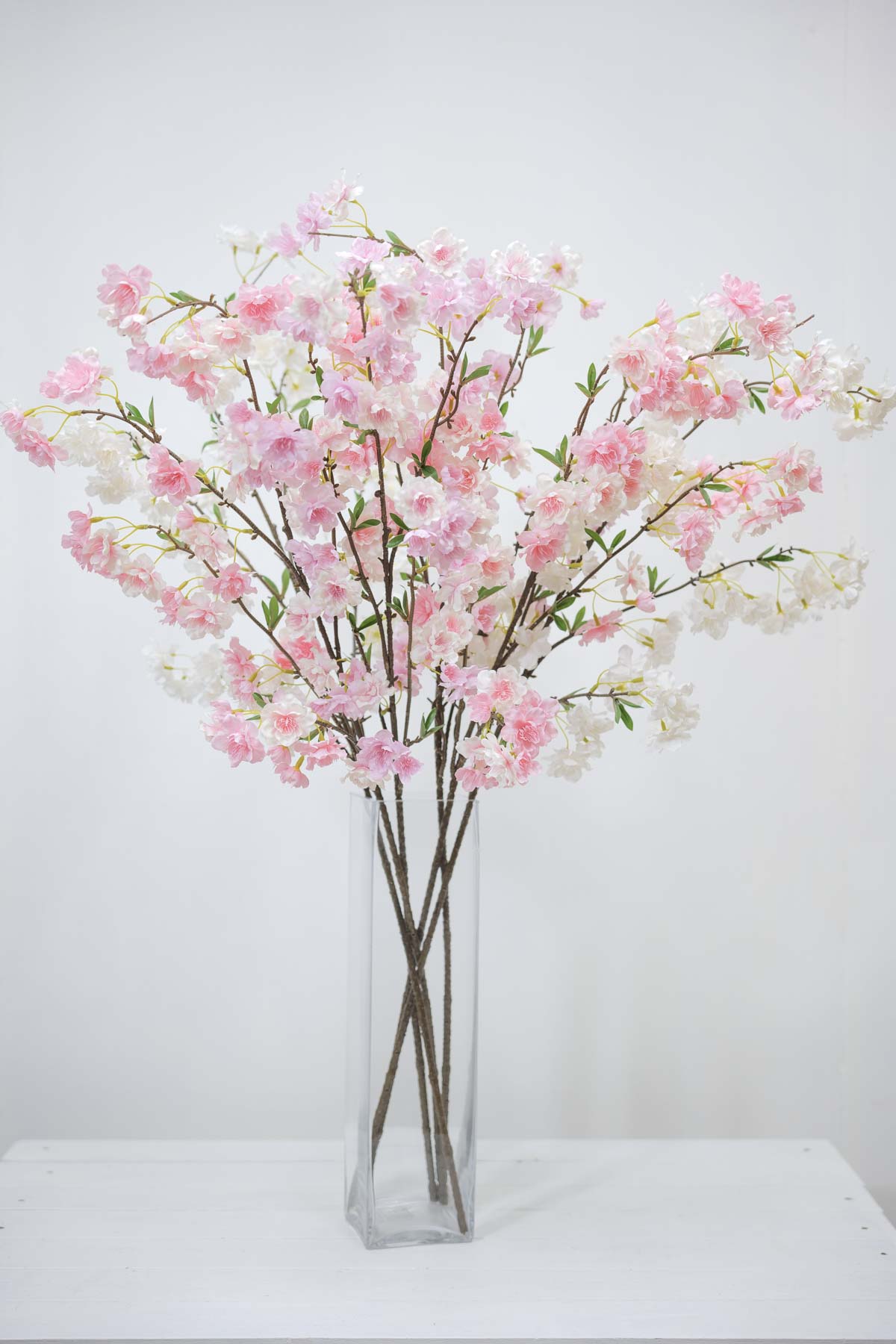 실크플라워 리얼 벚꽃 브렌치 100cm 색상별 1개씩 화병에 꽂은 사진